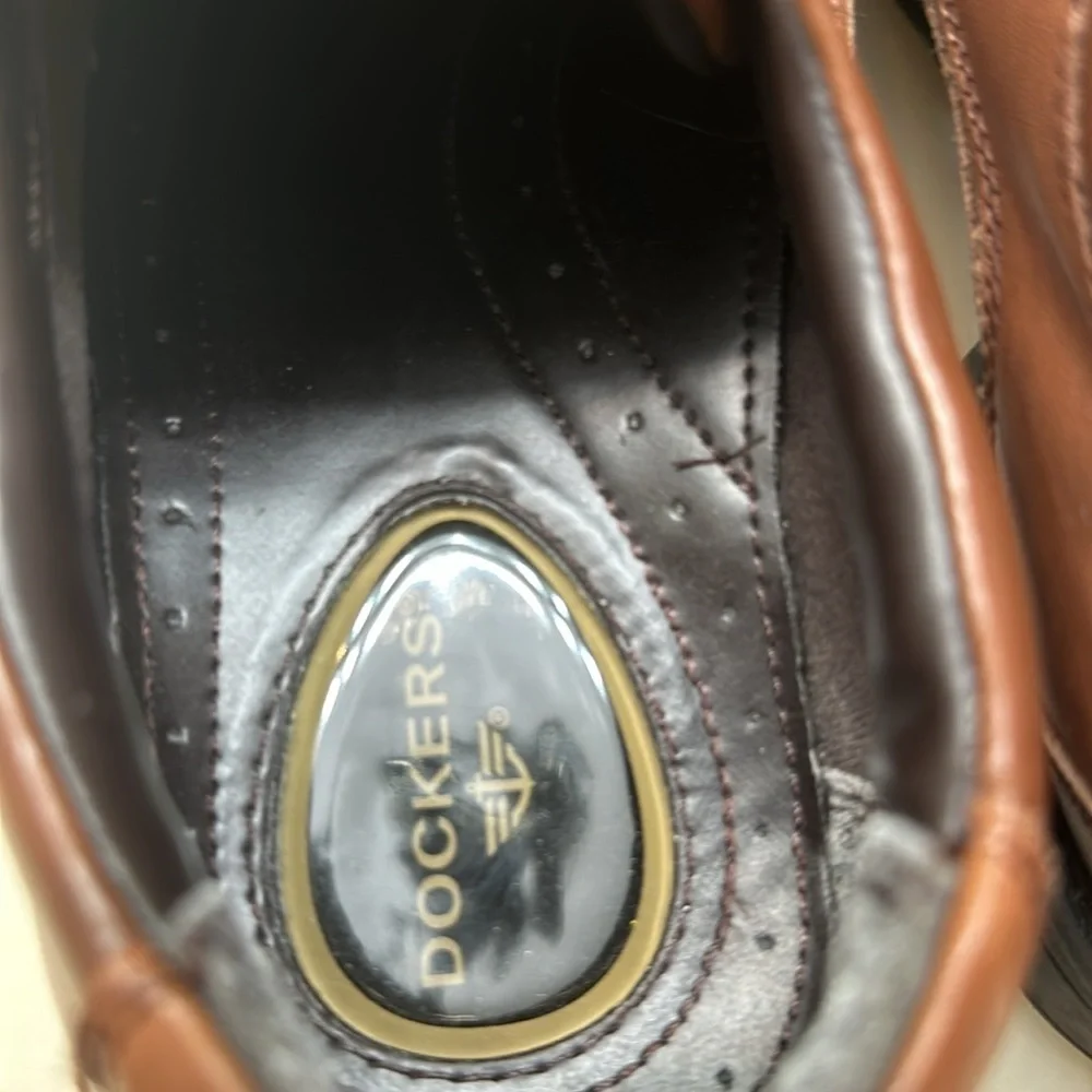 Dockers men’s leather oxford size 10.